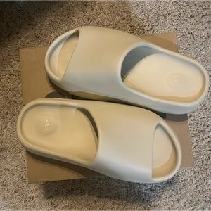 Brand new Yeezy slides with box